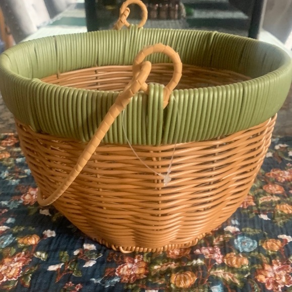 Elegant Green and Tan Wicker Basket - Picture 3 of 3